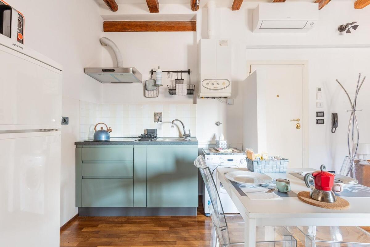 Apartamento Monolocale Sui Tetti Di Bologna - Via Indipendenza Exterior foto