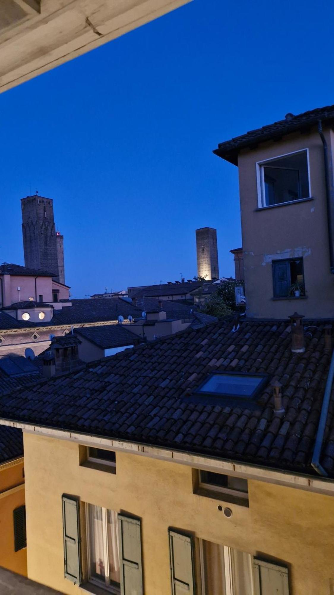 Apartamento Monolocale Sui Tetti Di Bologna - Via Indipendenza Exterior foto